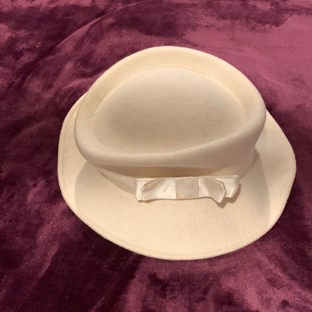 Gorgeous vintage winter white wool hat